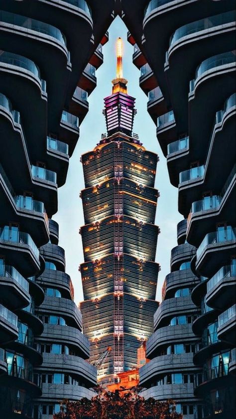 Taipei Travel, Taipei 101, Travel Pose, Fotografi Kota, Taiwan Travel, Landmark Buildings, Destination Photography, Taipei City, Love Funny