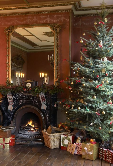 Victorian House Christmas, Country House Christmas, Georgian Christmas, Georgian Country House, Cosy Christmas, Christmas Interiors, Christmas Tree Inspiration, Christmas Feeling, Victorian House