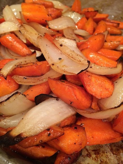 Easy Roasted Carrots, Vidalia Onion Recipes, Mediterranean Vegetables, Roasted Vegetable Recipes, Vegetable Side Dishes Recipes, Veggie Tales, Pepper Salt, Carrot Recipes, Onion Recipes