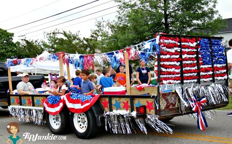 Fabulous floats for parades that are sure to inspire your church group, neighborhood HOA, or town 4th of July parade. These red, white, and blue themed parade pictures include parade floats for an eye doctor {optometrist} which has glasses, a boat float, as well as a dance group. Holiday Parade Floats, Parade Float Diy, Parade Float Ideas, Parade Banner, Parade Float Decorations, Christmas Parade Floats, Homecoming Floats, Floating Decorations, American Heritage Girls