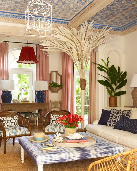 Amanda Lindroth, Floor To Ceiling Curtains, Palm Beach Decor, Pretty Living Room, Palm Beach Regency, Palm Beach Style, Beach Interior, Custom Shades, Beach Design