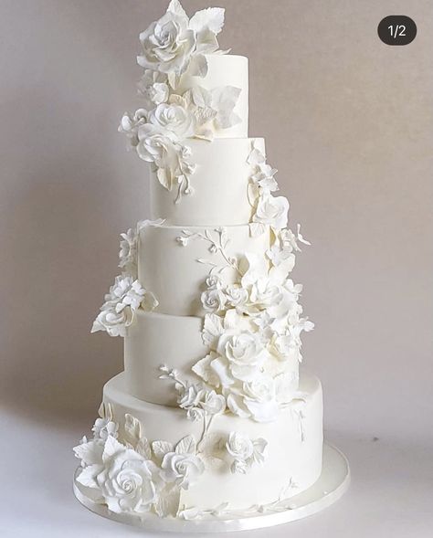 Embossed Wedding Cake, White Wedding Cakes Elegant, Wedding Aesthetic Cake, Bakery Muffin Recipes, Basic Wedding Cake, Wedding Cake Luxury, Bakery Muffin, Wedding Cake 3 Tier, Luxury Wedding Cake Design