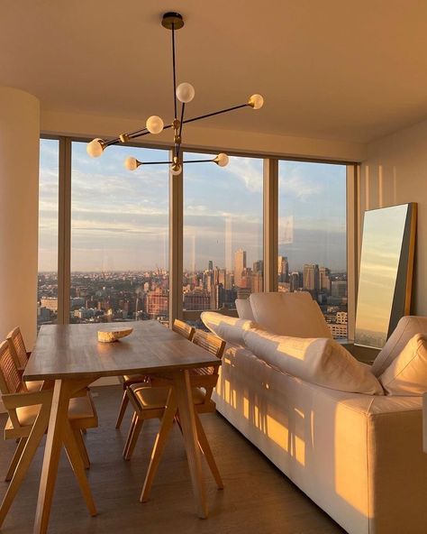 Penthouse New York, Appartement New York, Nyc Penthouse, New York Penthouse, Aesthetic Apartment, Apartment Dining, Apartment View, Apartment Goals, York Aesthetic