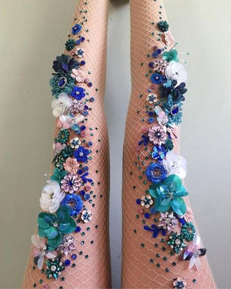 Wedding Shoes Glitter, Mermaid Tights, Diy Wedding Shoes, Glitter Wedding Shoes, Lirika Matoshi, Shoes Glitter, Hippie Love, Grunge Look, Mermaid Costume