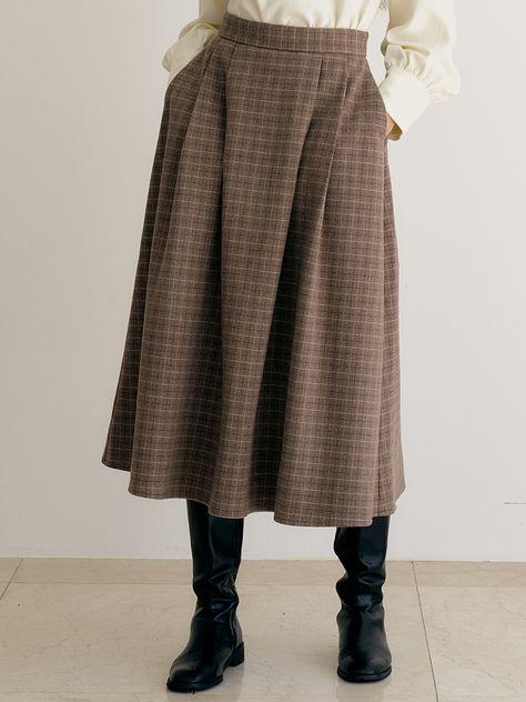 Editor's NotesThis MONTSâs long skirt is cut from wool blend to a flared A-line silhouette with nipped-in waist for slim fit addressing a classic mood. It has the moderate thickness for thermal feature and the side pockets.- Classic mood- Flared A-line silhouette with nipped-in waist for slim fit- Long length- Moderate thickness and thermal feature- Side pockets- Back invisible zipper closureMeasurements(in.)S / M- Waist: 12.80 in. / 13.78 in.- Hip: 21.26 in. / 21.65 in.- Sweep Long Wool Skirt, Classic Mood, Long Winter, Wool Skirts, Fashion Lookbook, Mens Bottom, Elegant Style, Long Skirt, Clothing Items