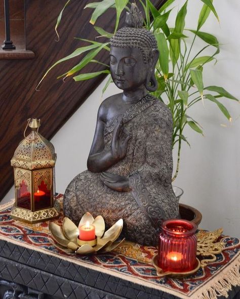 4 Beautiful Ways To Use #Buddha Statue For #HomeDecor  #Threads Smiling Buddha, Buddha Home Decor, Deco Zen, Buddha Garden, Meditation Room Decor, Zen Home Decor, Red Bamboo, Buddha Decor, Zen Room