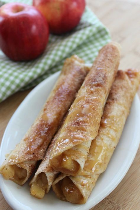 caramel apple taquito recipe Apple Taquitos, Caramel Apple Dessert Recipes, Taquito Recipe, Tortilla Dessert, Caramel Apple Desserts, Caramel Apples Recipe, Taquitos Recipe, Apple Desserts Easy, Apple Dessert Recipes