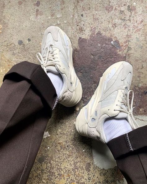 Yeezy 700 Analog, Yeezy 700 Outfit, Yeezy Boost 700 Analog, Minimalist Fashion Men, Yeezy 700, Vintage Sneakers, Cute Sneakers, Yeezy Shoes, Adidas Yeezy Boost 350