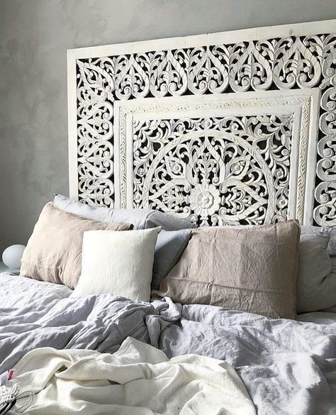 1,353 Likes, 25 Comments - 🌴Modern Moroccan Decor 🐪 (@modern.moroccan.decor) on Instagram: “I'm in love 💕…” Modern Moroccan Decor, Coastal Boho Decor, Moroccan Decor Living Room, King Size Bed Headboard, Letto King Size, King Bed Headboard, Carved Wall Art, Reclaimed Wood Headboard, Wooden Wall Art Decor