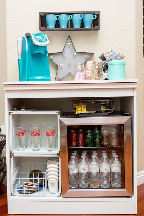 Drink Station Salon, Snack And Drink Station, Snacks For Salon Clients, Bedroom Drink Station, Spa Drink Station, Salon Refreshment Station, Salon Drink Station, Desk Snacks, Dream Salon