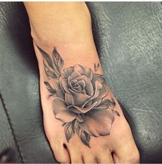 Rose Foot Tattoo, Tattoos Masculinas, Meaning Tattoos, Rose Tattoos For Women, Foot Tattoos For Women, Tattoos For Women Flowers, Magical Realism, Gold Tattoo, Inspiration Tattoos