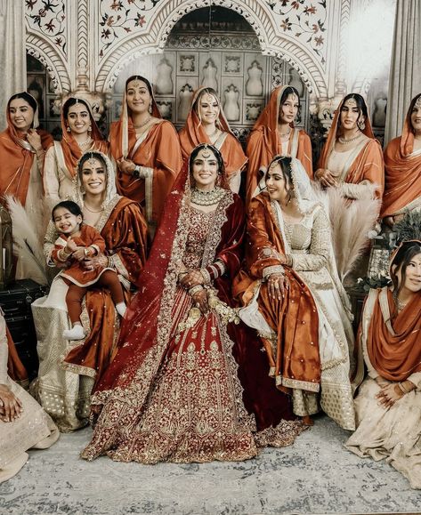 Punjabi Wedding Color Schemes, Desi Wedding Color Schemes, Sikh Bridesmaids Outfits, Punjabi Wedding Bridesmaids, Indian Wedding Family Photos, Punjabi Bridesmaids Outfits, Desi Bridesmaids Outfits, Heeramandi Outfits, Punjabi Bridesmaids