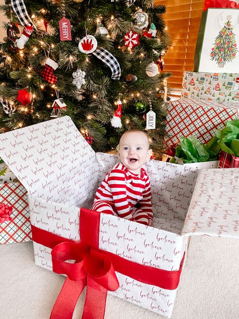 Christmas 6 Month Old Pictures, Toddlers Christmas Pictures, Baby In Gift Box Christmas Photo, 7 Months Baby Photoshoot Christmas, Baby In A Box Christmas, Christmas Baby Photoshoot 11 Months, 1st Christmas Photo Ideas, Daycare Christmas Photoshoot, 25 Days Of Christmas Baby Pictures