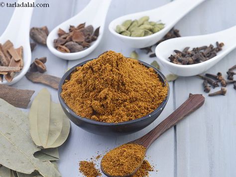 Biryani Masala Powder Recipe, Biryani Masala Powder, Homemade Biryani, Hindi Recipes, Pickles Homemade, Indian Spice Mix, Biryani Masala, Chole Masala, Masala Powder Recipe