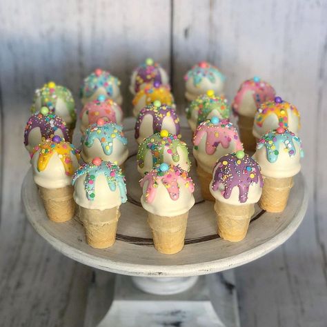 İcecream Cakepop, Two Sweet Party 2nd Birthday Cake Pops, Ice Cream Theme Cake Pops, I’ve Cream Cake Pops, Ice Cream Cake Pops Ideas, Candyland Cake Pops, Mini Ice Cream Cone Cake Pops, Ice Cream Cupcakes Ideas, Ice Cream Party Desserts