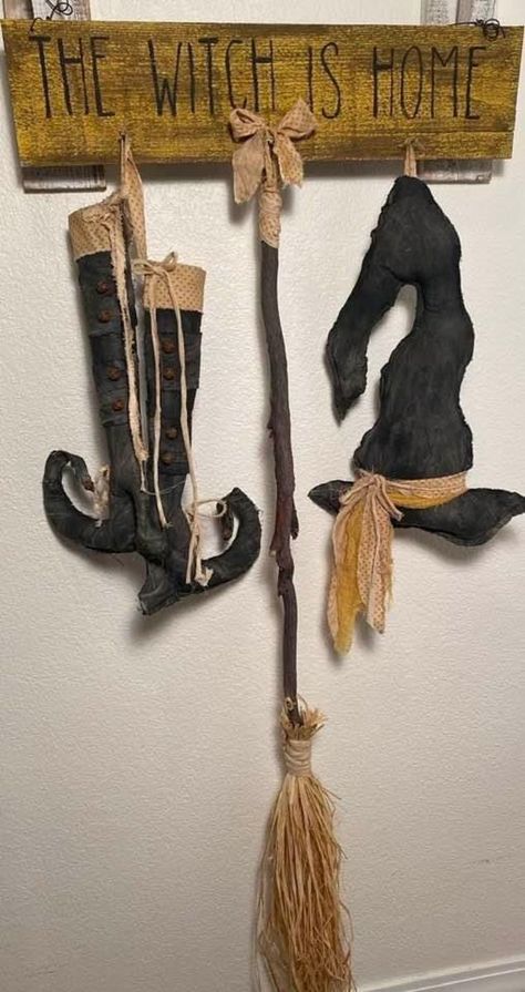 Halloween Crafts For Kids To Make, Moldes Halloween, Baba Jaga, Halloween Wood Crafts, Creepy Halloween Decorations, Adornos Halloween, Easy Halloween Crafts, Halloween Crafts Decorations, Primitive Halloween