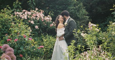 A Charming Garden Wedding in the English Countryside English Countryside Garden, English Cottage Wedding, English Country Garden Wedding, English Countryside Wedding, English Country Wedding, Greek Islands Wedding, Country Romance, English Garden Wedding, Country Garden Weddings