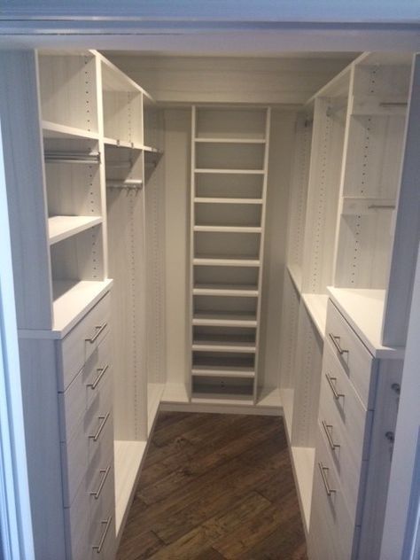 Small Closets Tips and Tricks                                                                                                                                                     More Small Walk In Closet, Closet Redo, Walking Closet, Closet Design Layout, Walk In Closet Design, Smart Tiles, Closet Renovation, Closet Layout, Small Closets