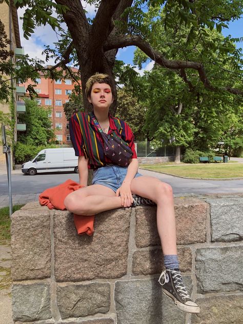 80s Fashion Nonbinary, Nonbinary Masculine Fashion, Queer Street Fashion, 70s Queer Fashion, Alt Queer Fashion, Summer Nonbinary Outfits, Queer Date Outfits, Queer Spring Fashion, Summer Nonbinary Fashion