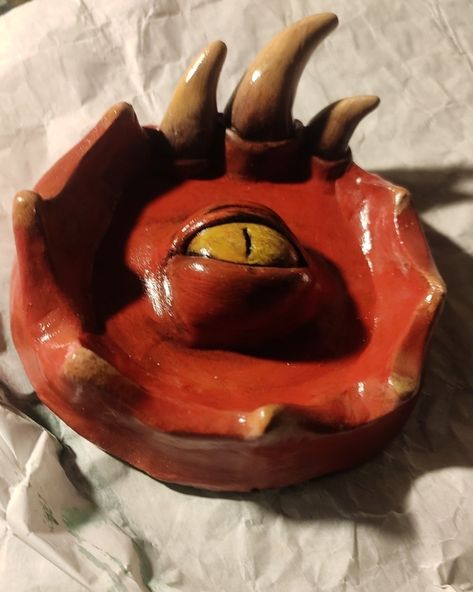 to the ashtray I made for rahul this november Eyeball Ashtray, Air Clay Ashtray Ideas, Halloween Ashtray, Air Dry Clay Ashtray Diy, Diy Clay Ashtray, Creepy Clay Art, Clay Ashtray Ideas, Ashtray Clay, Ashtray Pottery