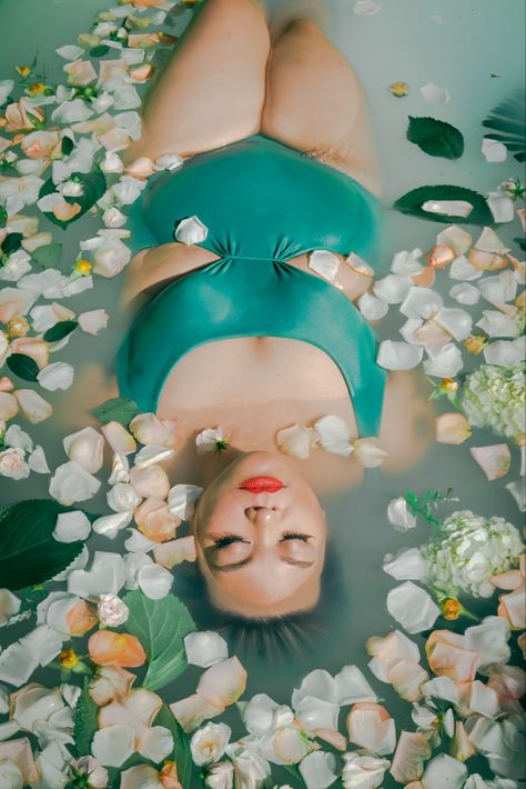 Aesthetic Pictures Plus Size, Plus Size Photography Aesthetic, Body Positive Photography Ideas, Plus Size Milk Bath Photos, Plus Size Body Positive Photography, Plus Size Water Photoshoot, Body Positive Photography Aesthetic, Plus Size Portrait Photography, Plus Size Aesthetic Photography