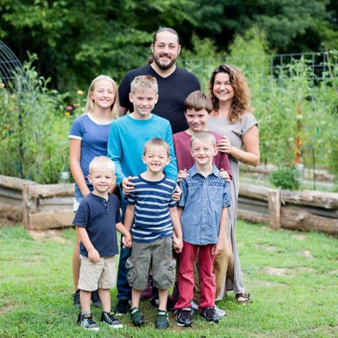 Roots And Refuge Farm, Homestead Farm, Garden Cooking, Growing Potatoes, Feels Like Home, Gardening 101, Garden Yard Ideas, About People, Small Farm