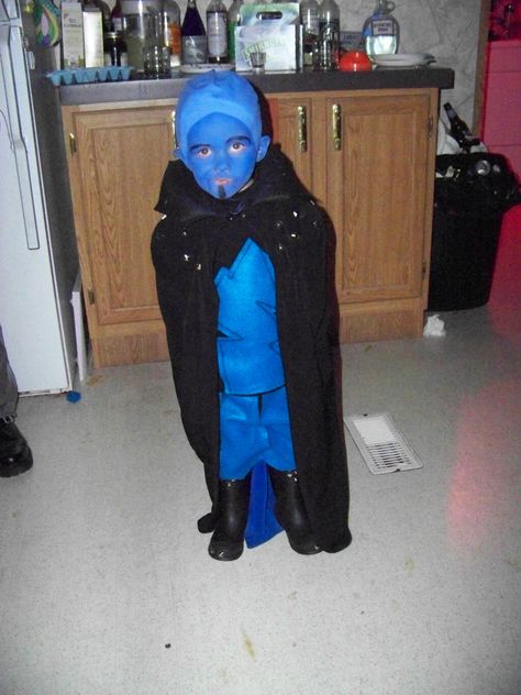 Homemade Megamind Halloween Costume...hate that his belt slipped off before the pic:( Megamind Halloween Costume, Megamind Cursed, Mega Mind Costume, Megamind Costume, Megamind Funny, Roblox Halloween Costume, Megamind Characters, Megamind Meme, Mega Mind