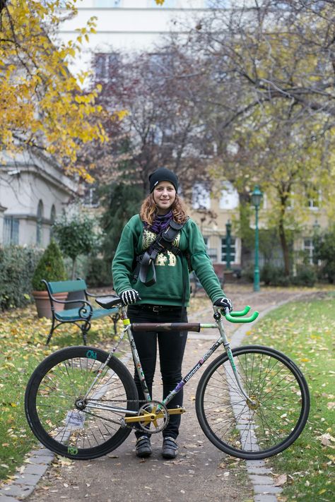 FIXED GEAR GIRL TAIWAN: girl + bike Fixed Gear Girl, Cycle Chic, Fixed Gear, Pure Beauty, Budapest, Taiwan, Color Mixing, Cycling, Bicycle