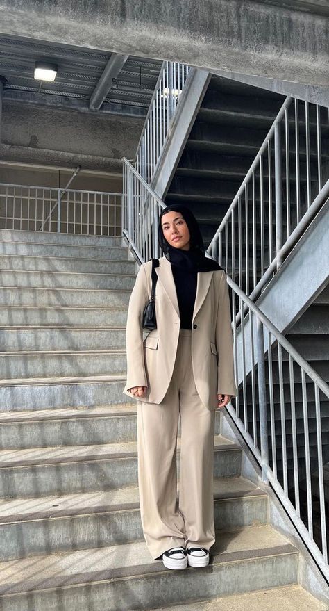 Smart Hijab Outfits, Hijabi Corporate Wear, Business Casual Outfits For Women Hijab, Business Casual Outfits Modest, Corporate Hijabi Outfit, Classic Outfits Hijab, Hijabi Lawyer Outfit, Hijab Business Casual, Business Casual Outfits Hijab