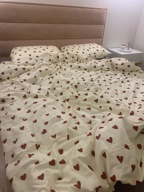 Red Heart Sheet Set Red Heart Duvet Cover, Heart Bedsheets, Red Heart Bed, Heart Bed Sheets, Beds In Small Rooms, Pink Floral Room, Cute Bedspreads, Sisters Bedroom Ideas, Aesthetic Bedding Set