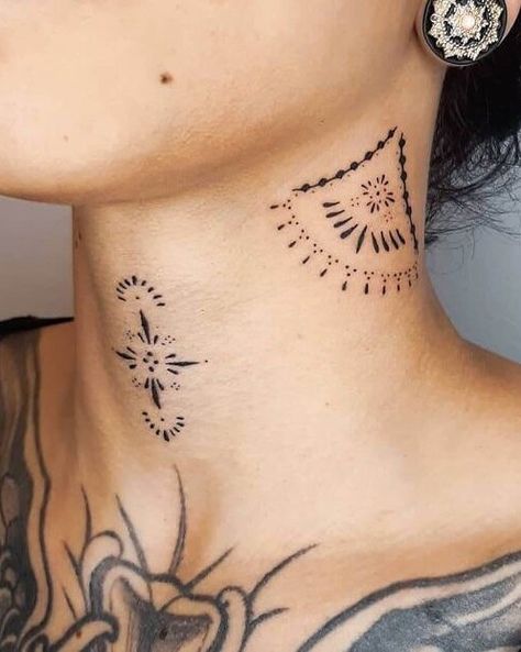 Fineline Neck Tattoos Women, Center Of Neck Tattoo, Fine Line Throat Tattoos Women, Dot Neck Tattoo, Boho Neck Tattoo, Line Work Neck Tattoo, Subtle Neck Tattoos Women, Center Neck Tattoos Women, Feminine Throat Tattoos For Women