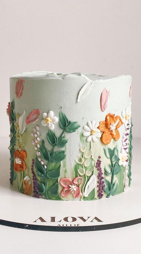 Buttercream Wildflowers Tutorial, Wild Flower Birthday Cake, Flower Cake Design Birthday, Flower Cake Ideas Birthday, Simple Floral Cake Design, Painted Cakes Buttercream, Wildflower Cake Ideas, 60th Birthday Cake Ideas For Mom, Chocolate Baby Shower Cake