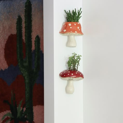 Red Mushroom Decor, Clay Wall Mushroom, Ceramics Garden Ideas, Mushroom Themed Bathroom, Ceramic Art Inspiration, Mushroom Living Room, Mushroom Bathroom Decor, Wall Decor Bedroom Diy, Orange Bathroom Walls