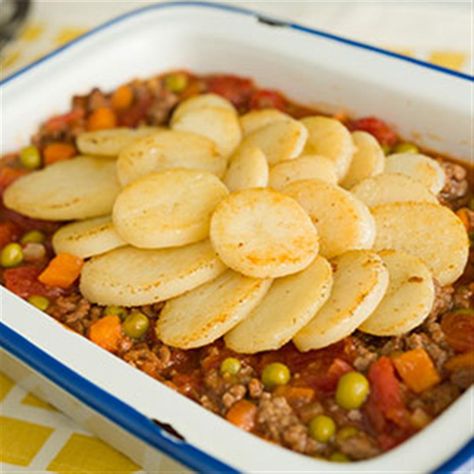 Weeknight Shepherd's Pie Can Potatoes Recipes, Slow Cook Beef Stew, Slow Cooker Stew Recipes, Canned Potatoes, Slow Cooker Stew, Shepherds Pie Recipe, Scalloped Potato Recipes, Homemade Meals, Potatoe Casserole Recipes