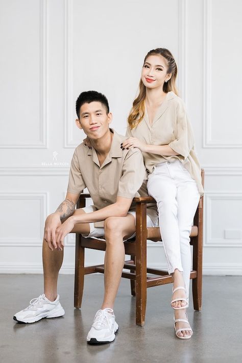 This Couple Just Needed a White Wall and Lots of Love to Pull Off Their Indoor Engagement Shoot | https://brideandbreakfast.ph/2020/09/05/playful-indoor-engagement-shoot/ Casual Outfits For Prenup Shoot, Simple Prewedding Photoshoot Indoor, Studio Prenup Shoot Ideas, Prenup Pictures, Foto Studio Couple Casual, Matchy Outfit Couple Casual, Couple Shoot Outfits, Indoor Prenup Shoot, Couple Fashion Matching