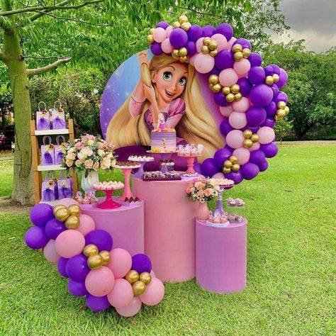 Rapunzel Balloon Decorations, Rapunzel Backdrop, Rapunzel Birthday Party Decorations, Rapunzel Themed Birthday Party, Rapunzel Birthday Cake, Disney Princess Birthday Cakes, Tangled Birthday Party, Decoration Buffet, Rapunzel Birthday Party