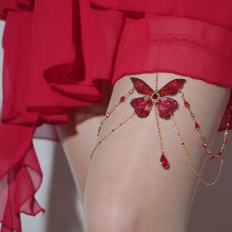 ✨🦋 Red Butterfly 🦋 ✨ Handmade and designed by @mammamiajwl #handmade #handmadebodychain #legchain #handmadejewelry #jewelry #butterfly #butterflies #ethereal #summerdress #butterflylegchain #foresttheme #fairy #EnchantingAccessories #red Dragon Goddess, Leg Accessories, Thigh Jewelry, Butterfly Jewellery, Red Jewellery, Red Fairy, Butterfly Handmade, Jewelry Butterfly, Body Accessories