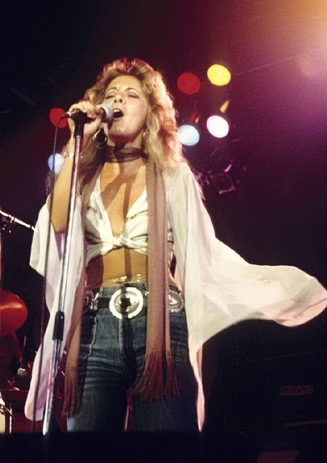 Stevie Nicks Concert Outfit, Stevie Nicks Concert, Mode Pop, Stevie Nicks Style, Fest Outfits, Concert Outfit Ideas, Stevie Nicks Fleetwood Mac, Mode Hippie, Hippie Man