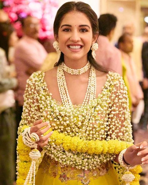 The Stunning bride-to-be, Radhika Merchant Dazzling in two different Outfits for her Pre-wedding Festivities. Her Haldi Ceremony's Outfit Dupatta adorned with real flowers setting the trend much higher. Later, she captivated everyone in a timeless red Anamika Khanna lehenga, blending tradition and elegance flawlessly.. 💛 Outfit: @anamikakhanna.in Floral Jewellery: @floralartbysrishti Styled by: @rheakapoor @shereenlovebug @sanyakapoor Team: @meghnadhall Follow 👉 @TheFabApp for more updat... Luxury Yellow Diwali Dresses, Pithi Dress Yellow, Luxury Yellow Dresses For Diwali, Yellow Haldi Outfit, Radhika Merchant, Haldi Ceremony Outfit, Haldi Dress, Haldi Outfits, Wedding Outfits For Women