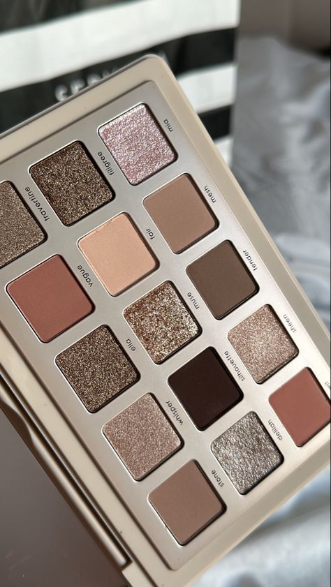 Natasha Denona I need a nude palette Natasha Denona Eyeshadow Palette, Natasha Denona I Need A Nude Palette, Natasha Denona Palette, Natasha Denona Eyeshadow, Makeup Collection Goals, Best Eyeshadow Palette, Eyeshadow Products, Makeup Nails Art, Nude Palette