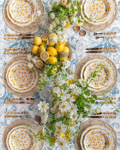 Casa de Perrin on Instagram: "When life gives you lemons 💛🍋💛 Our Fiori Dinnerware in Marigold, a delicate, poetic, and colorful ceramic collection—each plate is a unique creation, entirely handmade under the Italian sun. Paired here with our Iraca Sol Chargers + Sabre Bamboo Flatware + Zoe Glassware + Wooden Salt Cellars, floral by @megan_gray #newcollection #🍽" Lemon Tablescape, Lemon Table Decor, Italian Dinner Party, Italian Party, Italian Theme, Amalfi Coast Wedding, Dinner Party Summer, Dinner Party Table, Table Setting Decor