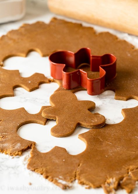 Roll Out Gingerbread Cookies, Gingerbread Roll Out Cookies, Gingerbread Cookie Dough Recipe, Holiday Merchandising, December Baking, Gingerbread Cookies Aesthetic, Easy Gingerbread Cookie Recipe, Gingerbread Men Cookies, Gingerbread Cookies Recipe