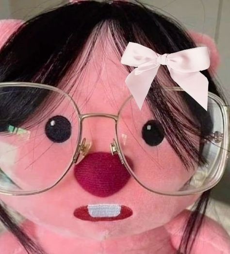 Pink Plushies, Glasses Pfp, Glasses Meme, Bangs And Glasses, Friends Talking, Gf Memes, Cat Wallpapers, Cute Funny Pics, Doodle Icon