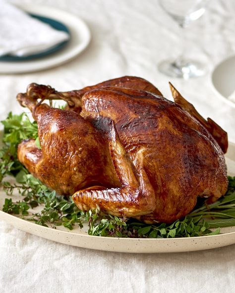 Spicy black pepper and sweet maple syrup mix together in a compound butter to flavor this easy roast turkey. Duck Tips, How Much Turkey, Duck Dishes, Duck Dinner, Rosemary Sauce, Paleo Roast, Crispy Duck, Turkey Jerky, Roasted Duck