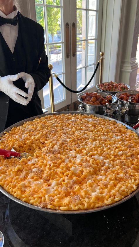 Fries Station Wedding, Macaroni And Cheese Bar Wedding, Mac And Cheese Station Wedding, Wedding Food Mac And Cheese, Mac And Cheese Buffet, Wedding Mac N Cheese Bar, Wedding Mac And Cheese, Mac N Cheese Bar Wedding, Wedding Mac And Cheese Bar