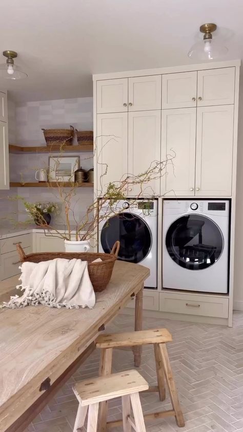 So Soothing and the prettiest laundry details - wouldn’t mind doing laundry here. 🫶🏻🫶🏻 Design & 📹 @mullendesignco #laundry #laundryroom… | Instagram Laundry Room/mudroom, Laundry Room/mud Room, Dream Laundry Room, Mudroom Laundry Room, Modern Laundry Rooms, Laundry Design, Laundry Room Inspiration, Laundry Room Remodel, Laundry Room Ideas