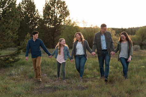 Family Holding Hands, Spring Pics, Sunriver Oregon, Big Family Photos, Fall Family Portraits, Hand Photography, Family Poses, Family Photo Pose, Spring Pictures