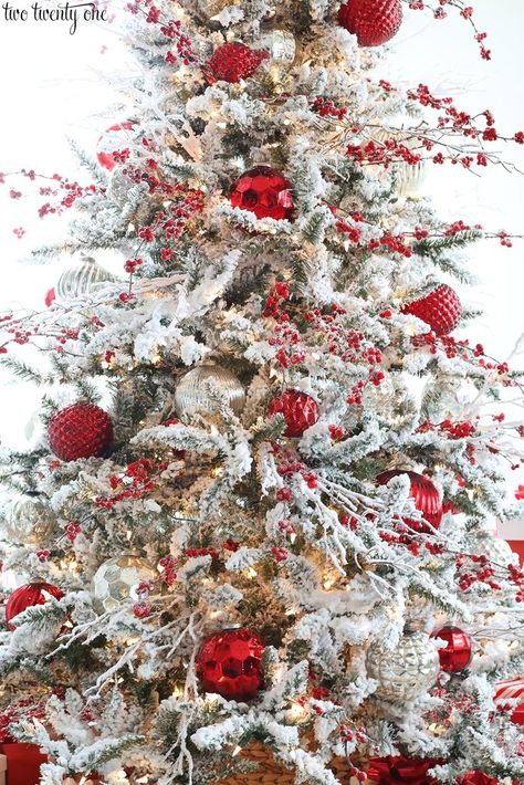 Decorated Flocked Christmas Tree Cardinal Christmas Tree Theme, Flocked Christmas Trees Decorated 2023, Flocked Tree, Christmas Tree Decorated, Flocked Christmas Tree, Batten Wall, Flocked Christmas Trees Decorated, Red Christmas Decor, Flocked Trees