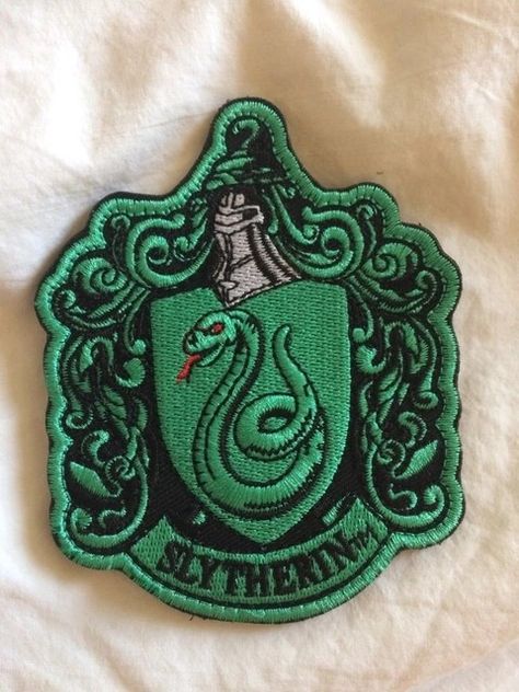 Slytherin Logo, Harry Potter Patch, Alt Diy, Handmade Patches, Slytherin Harry, Handmade Patch, Slytherin Harry Potter, Harry Potter Crafts, Logo Diy