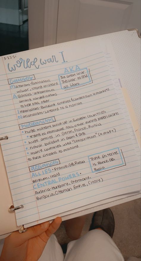 How To Organize My School Notes, Cute Note Layouts For School, Ways To Make Your Notes Cute, Cute School Work Layout, Quick Notes Aesthetic, Note Outline Ideas, Note Taking Ideas For History, Fun Notes Ideas, Grid Paper Notes Aesthetic